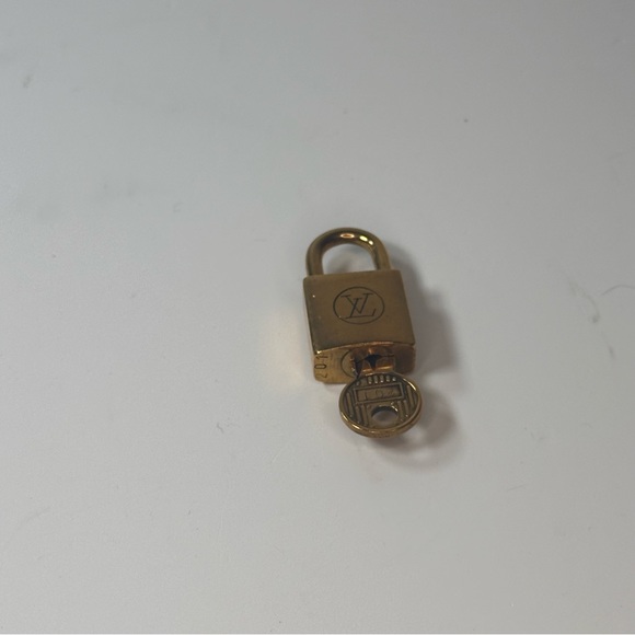 Louis Vuitton Vintage Lock and Key #201 - Picture 5 of 10
